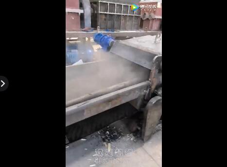 模板破碎機(jī)視頻破碎樹(shù)枝樹(shù)干