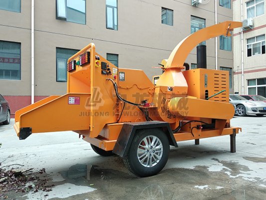 樹枝粉碎機(jī)幫助處樹枝粉碎機(jī)理廢棄的園林垃圾
