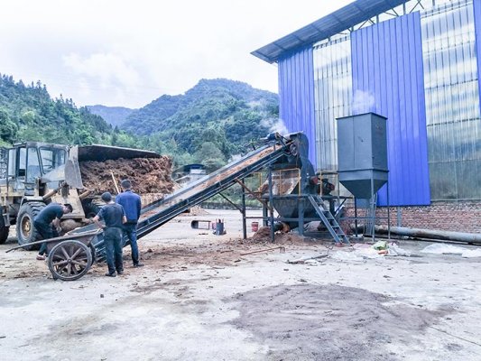 木材類垃圾主要通樹枝粉碎機(jī)過木材粉碎機(jī)進(jìn)行處理