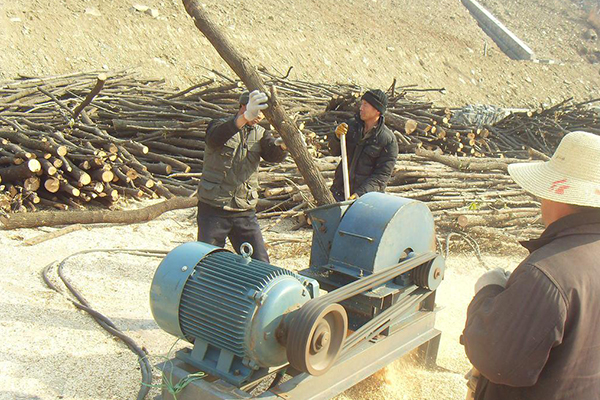 皓星木材粉碎機的<a href='http://hbmcsl.com' target='_blank'><span><a href='http://hbmcsl.com/1/229.html' target='_blank'><span>樹枝粉碎</span></a>機</span></a>廠家成品有哪些作用？