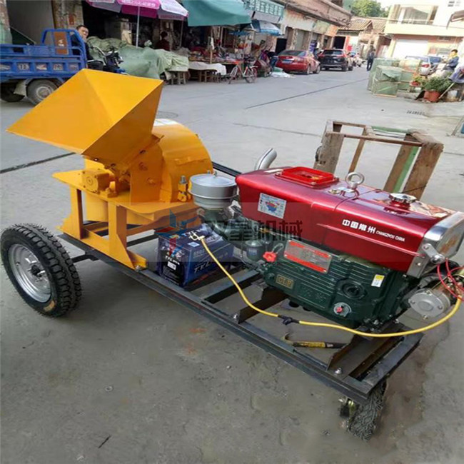 價格差異較大的鋸<a href='http://hbmcsl.com' target='_blank'><span><a href='http://hbmcsl.com/1/229.html' target='_blank'><span>樹枝粉碎</span></a>機(jī)</span></a>廠家末粉碎機(jī)如何選擇